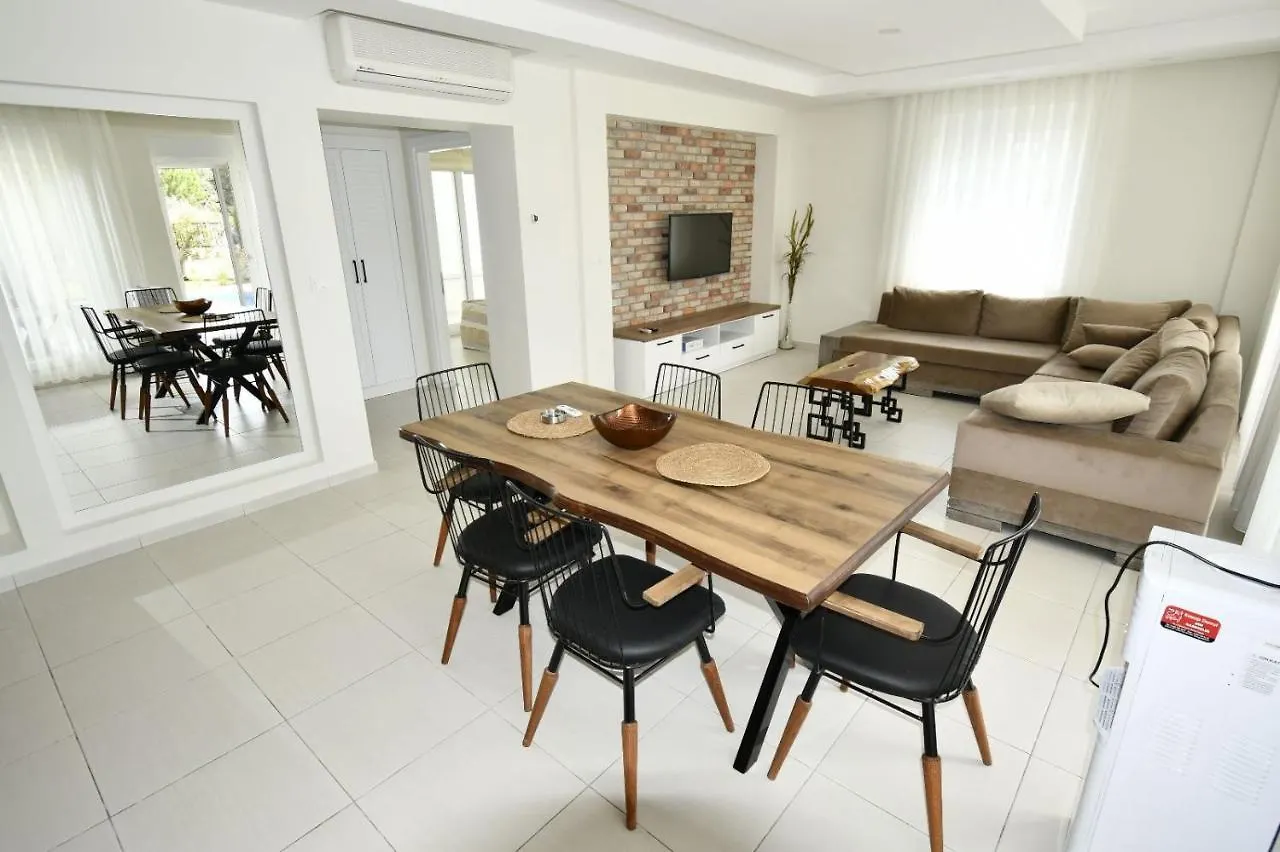 Aguarius Villas Side