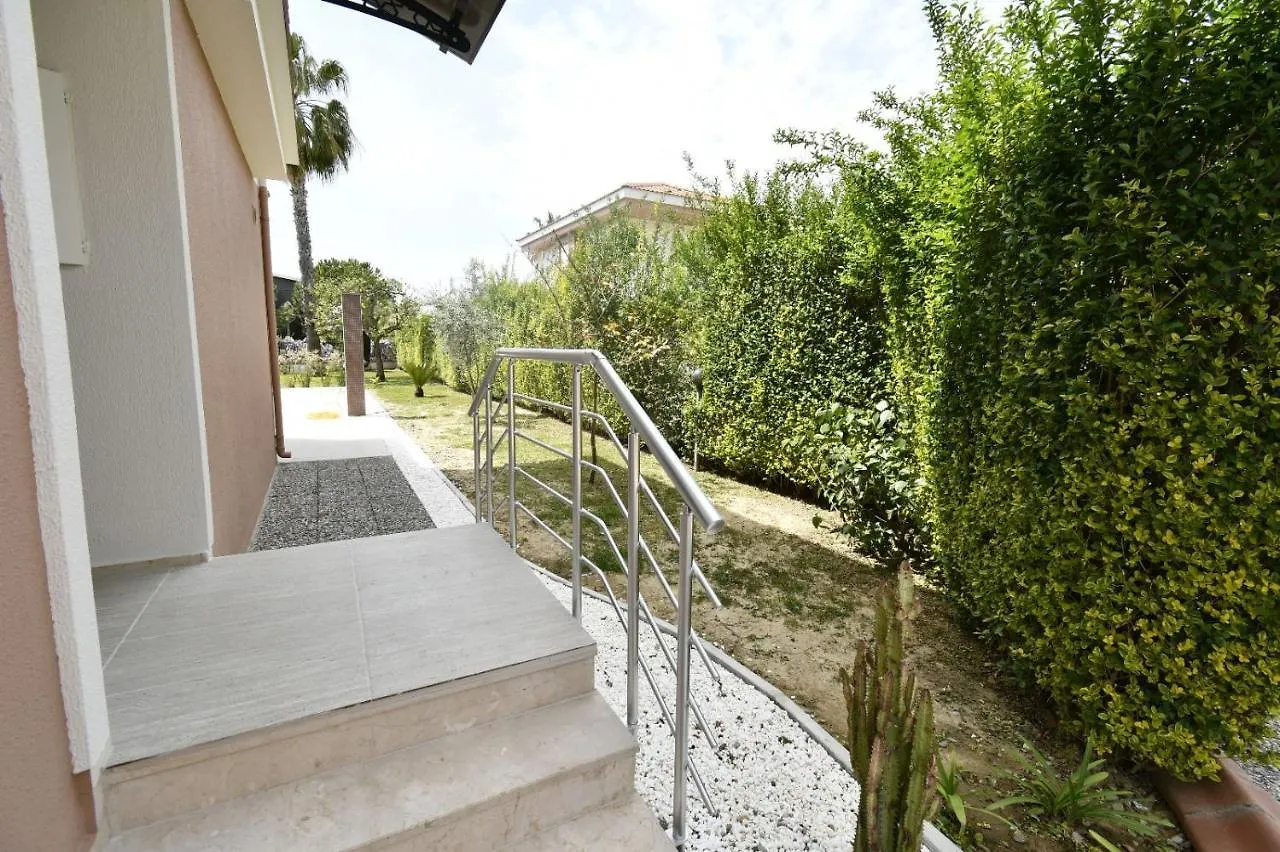 Aguarius Villas Side